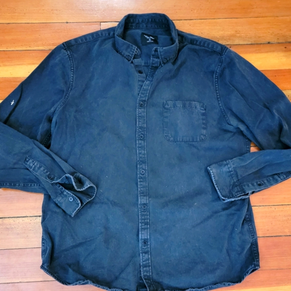 Cedar Wood State XL Black Button Down